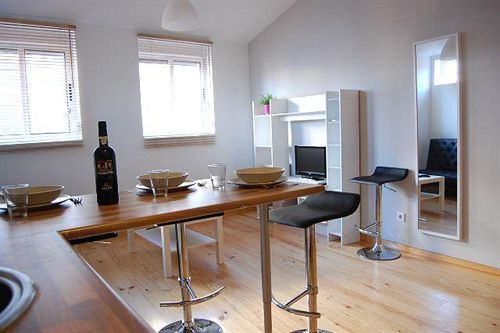 Apartament Entreparedes 3*